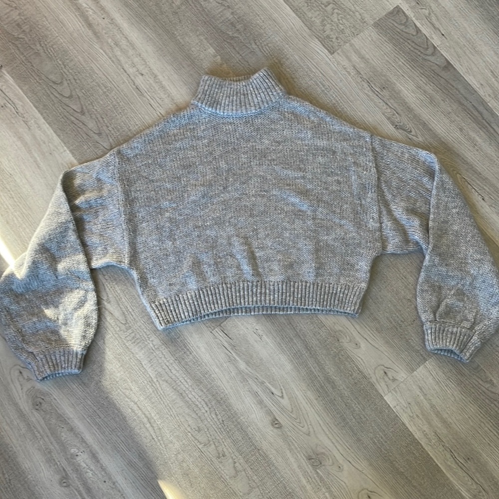 Cropped gray sweater